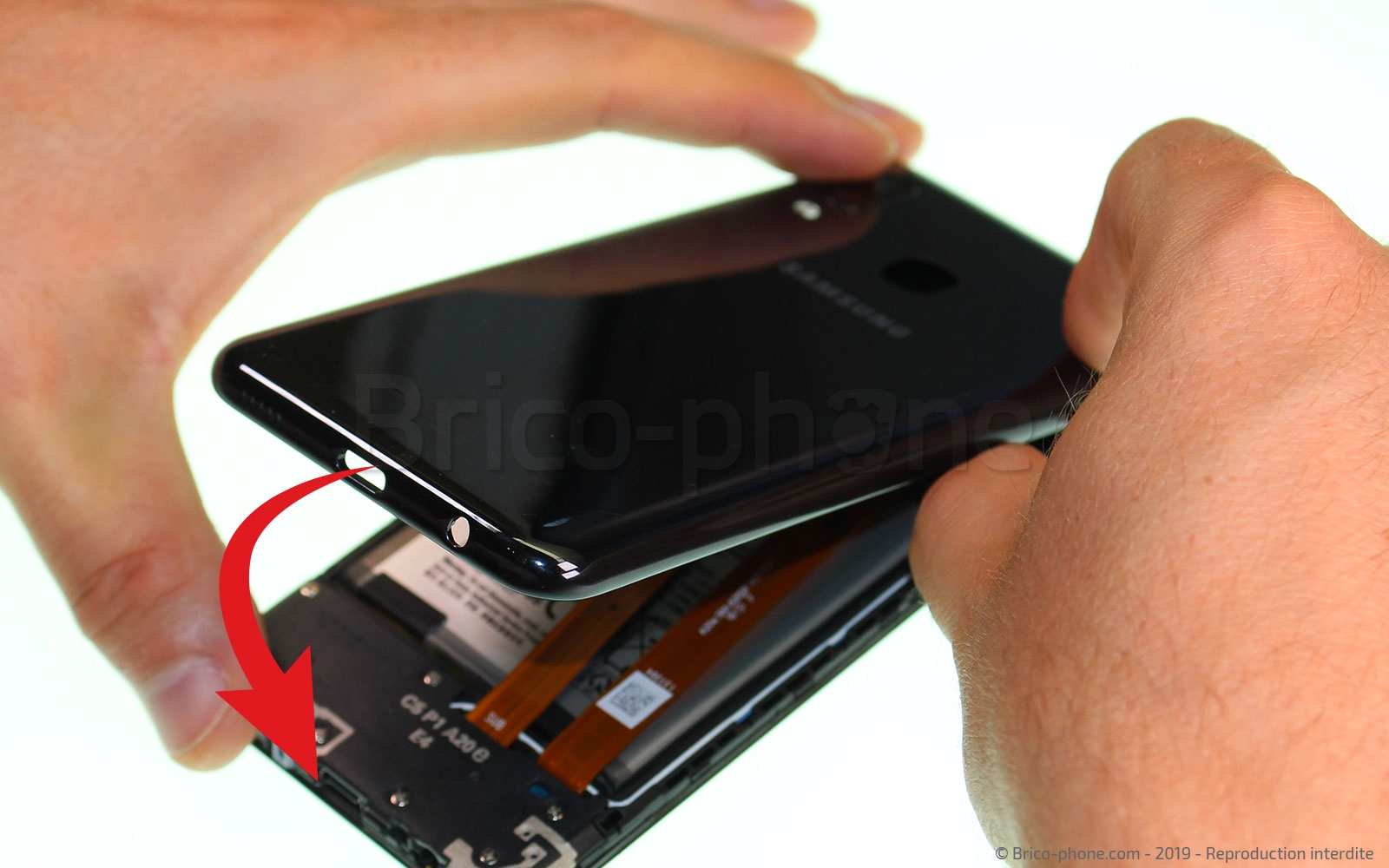 Changement de coque arrière sur Galaxy A20e photo 1